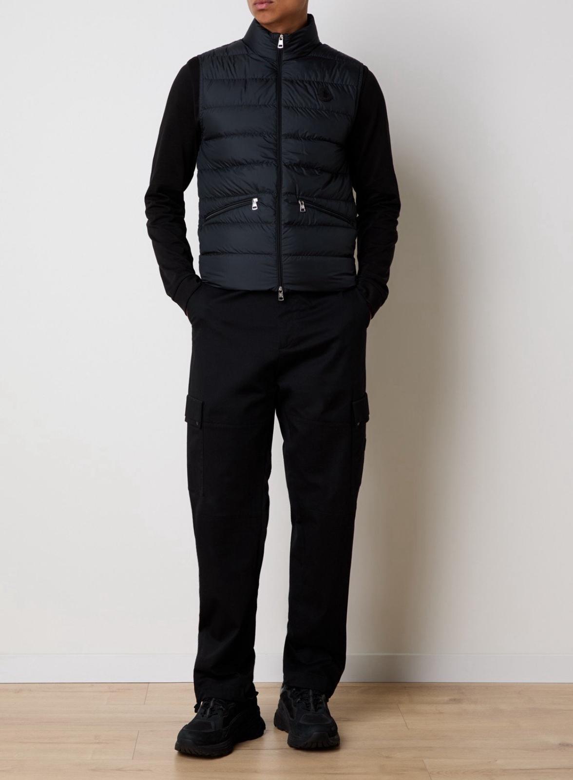 P118 Moncler Black Logo Bodywarmer Navy 1